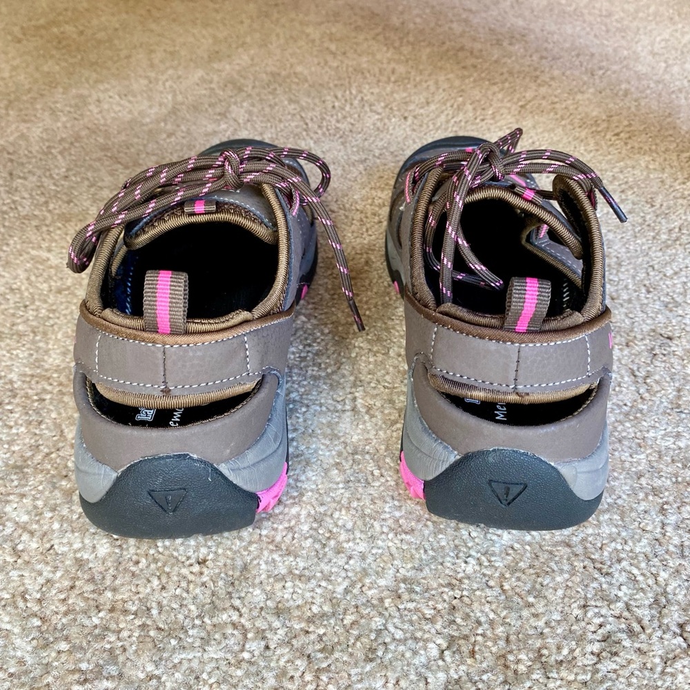 Lakes Rivers Memory Foam Sandals - Picture 4 of 10